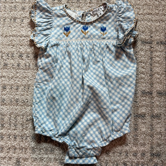 Emile et Ida Blue Gingham Embroidered
Romper (Carreaux Cross Stitch - 12 months) - Picture 2 of 6